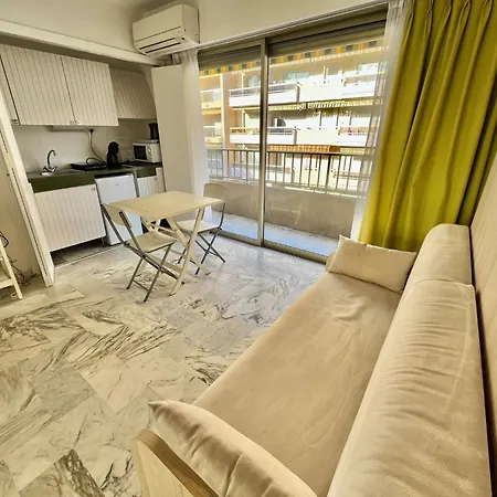 Branly 3, By Welcome To アパート