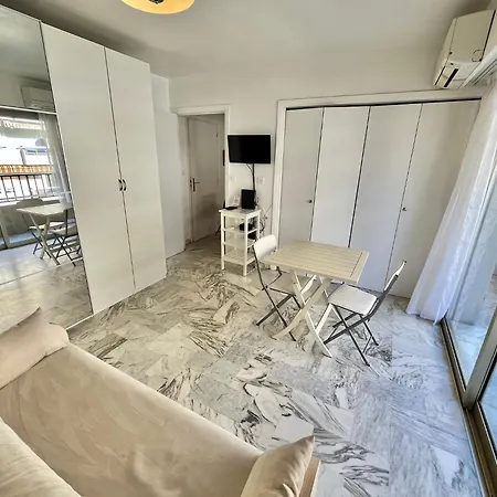 Branly 3, By Welcome To *